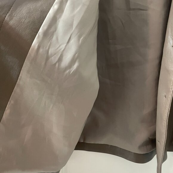 Aritzia Sunday Best Gabby Shirt Jacket Size Medium Faux Leather - Picture 5 of 10